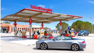 TotalEnergies engage 200 millions d’euros pour équiper ses stations d’autoroutes en bornes de recharge haute puissance