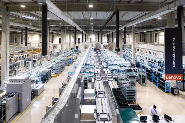 Lenovo ouvre sa première usine européenne en Hongrie