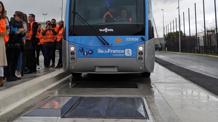 Un bus géant 100% électrique, rechargé par le sol, bientôt mis en service en Essonne