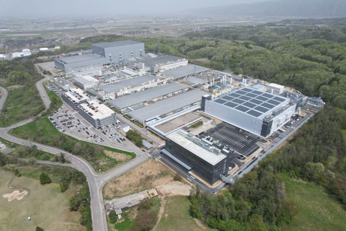 Semiconducteurs de puissance : Toshiba inaugure sa seconde usine de tranches de 300 mm
