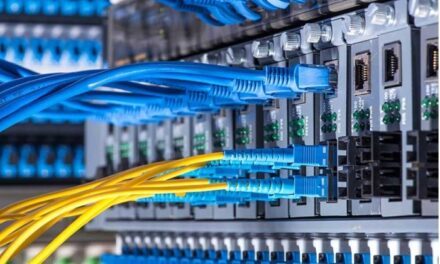 ST améliore les performances des interconnexions optiques dans les data centers et les clusters d’intelligence artificielle