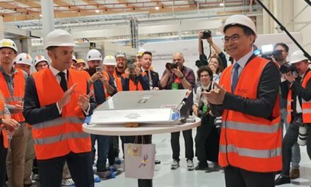 AESC inaugure sa gigafactory de batteries à Douai en présence d’Emmanuel Macron