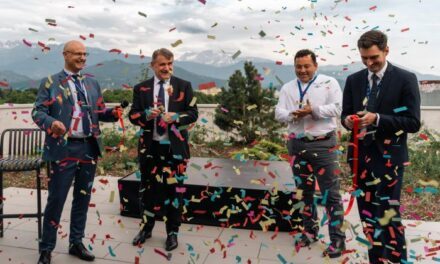 Advans inaugure de nouveaux locaux à Grenoble, dont un laboratoire d’électronique