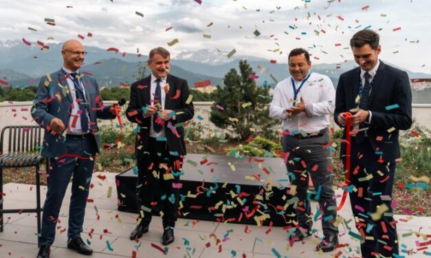 Advans inaugure de nouveaux locaux à Grenoble, dont un laboratoire d’électronique