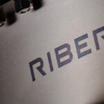 Riber cible la photonique intégrée sur silicium et signe un partenariat avec NQCP