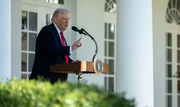 Trump revient à la charge avec les droits de douane sur les semiconducteurs