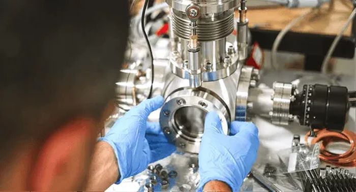 Processeurs quantiques : la start-up parisienne C12 agrandit sa Quantum Fab