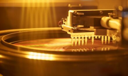 ST lance la production de volume sur sa plateforme de photonique sur silicium