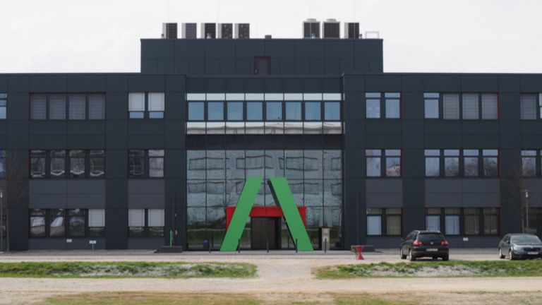 Avnet va fermer son centre logistique en Bavière fin 2026